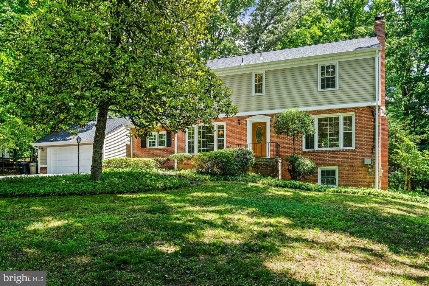 9211 Hollyoak Drive  Bethesda MD 20817 photo