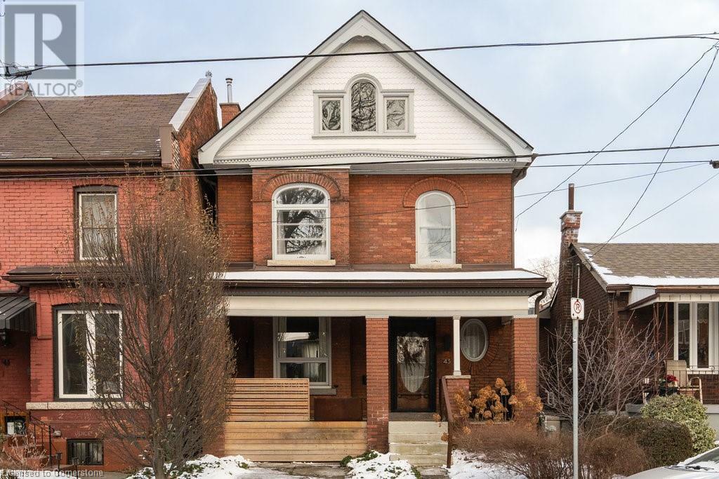 Photo de la propriété:  43 Barton Street West  ON L8L 1A3 