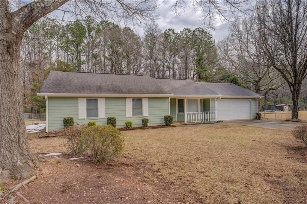 Property Photo: 30 Oakbrook Court GA 30016