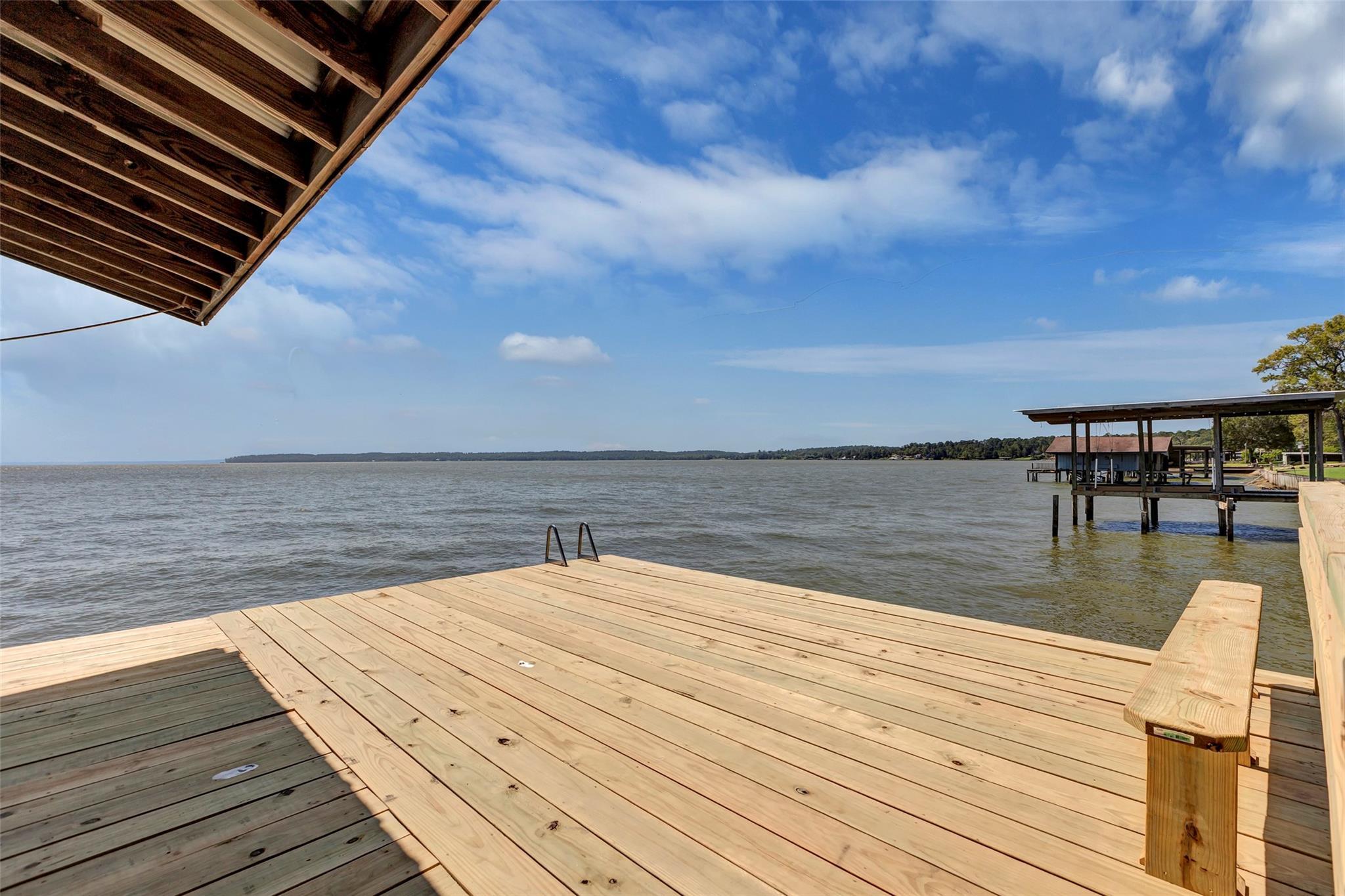 Property Photo: 354 Edgewater Way TX 77364