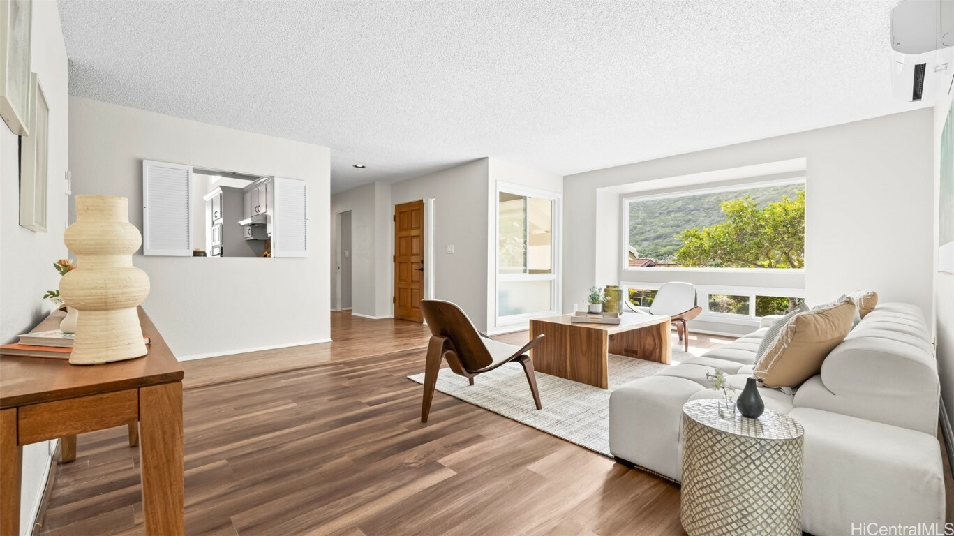 1373 Kaeleku Street  Honolulu HI 96825 photo