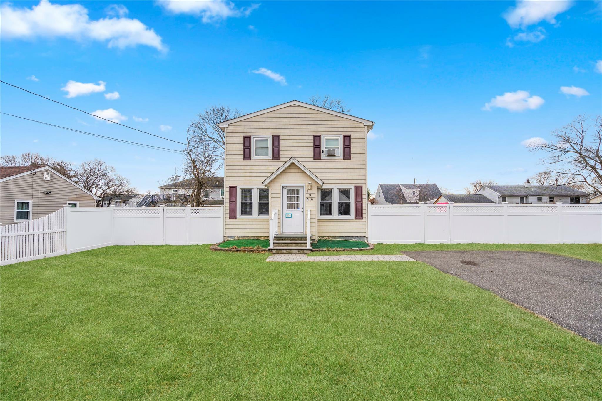 130 Smith Street  Bay Shore NY 11706 photo