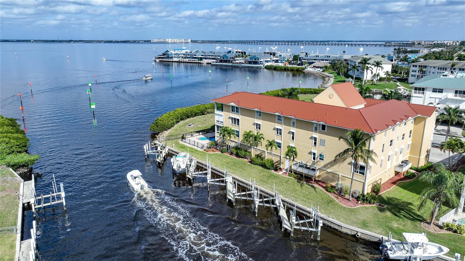 Property Photo: 115 Breakers Court 111 FL 33950
