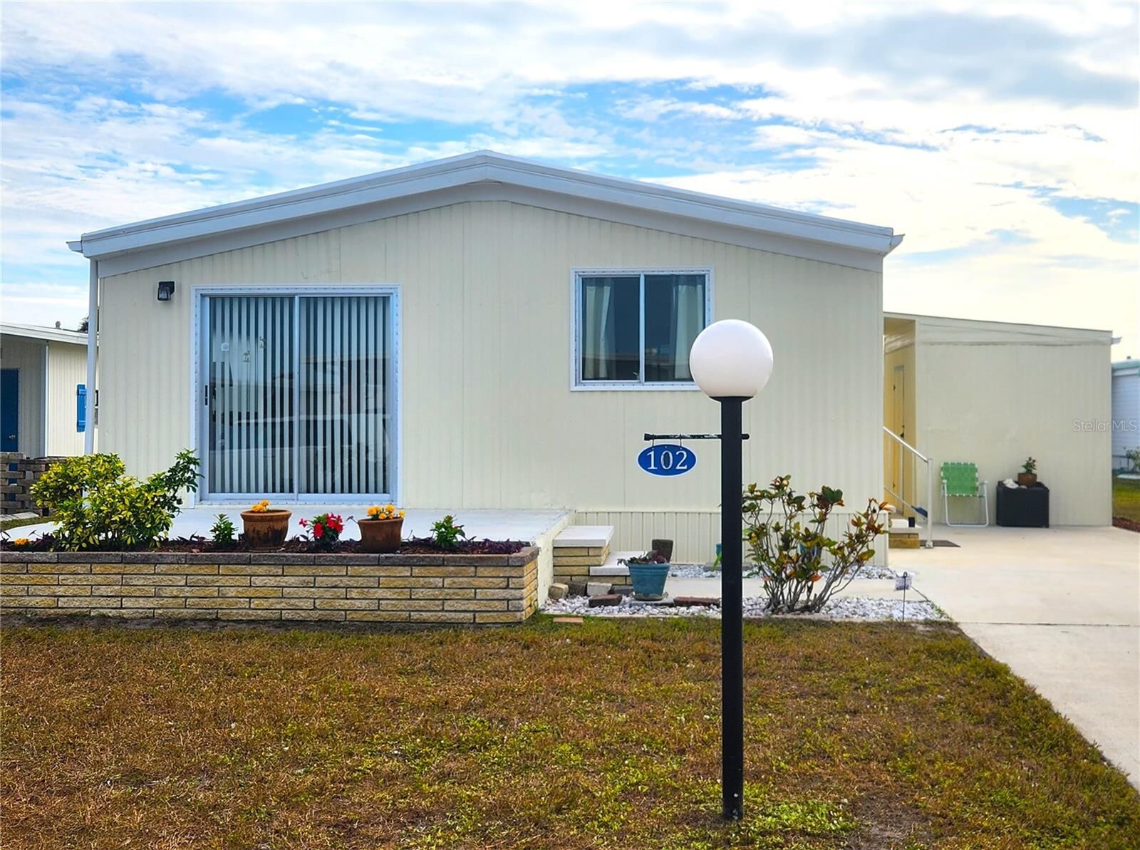 Property Photo: 102 Tobago Way FL 34287