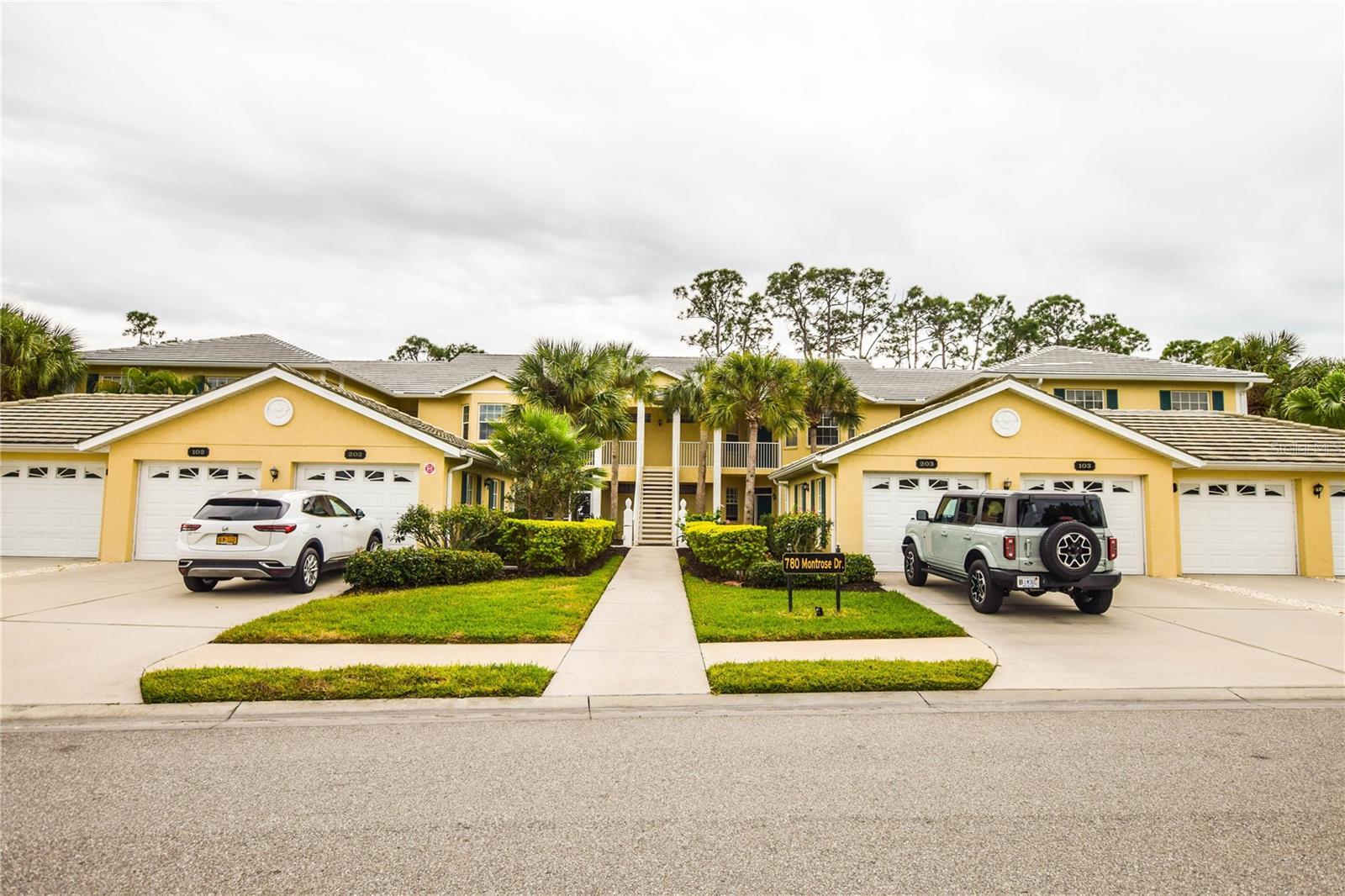 Property Photo:  780 Montrose Drive 202  FL 34293 