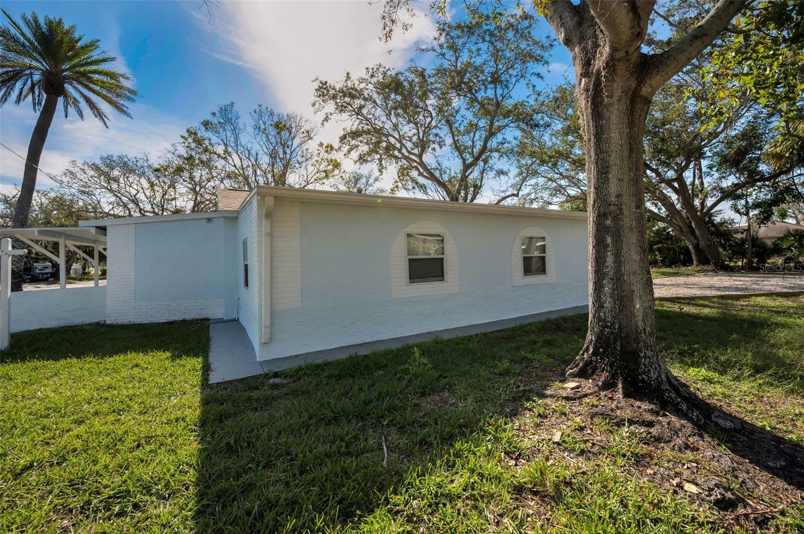 Property Photo: 402 Pineapple Street FL 34689