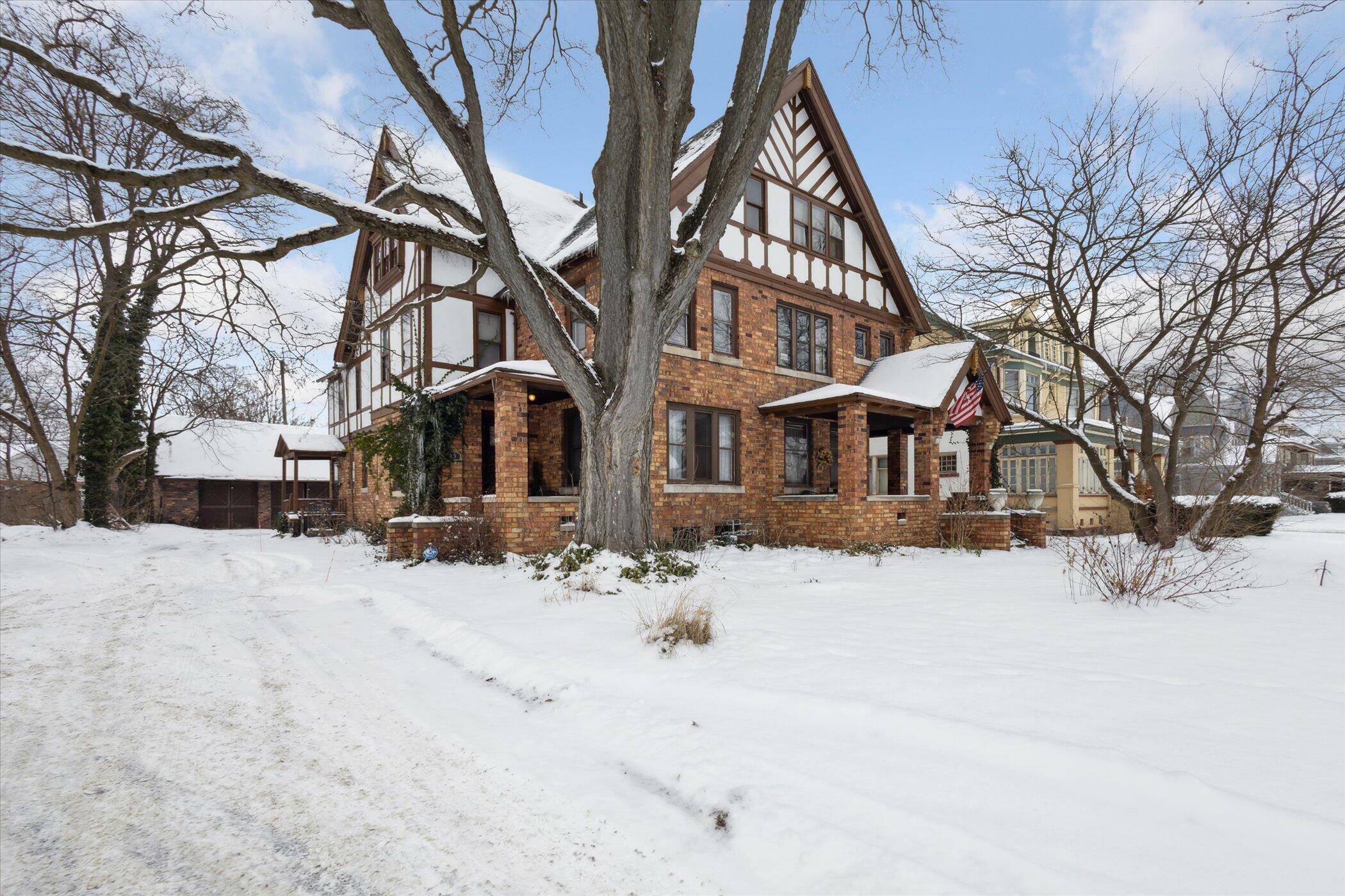 Property Photo:  25 Orchard Place  MI 49017 