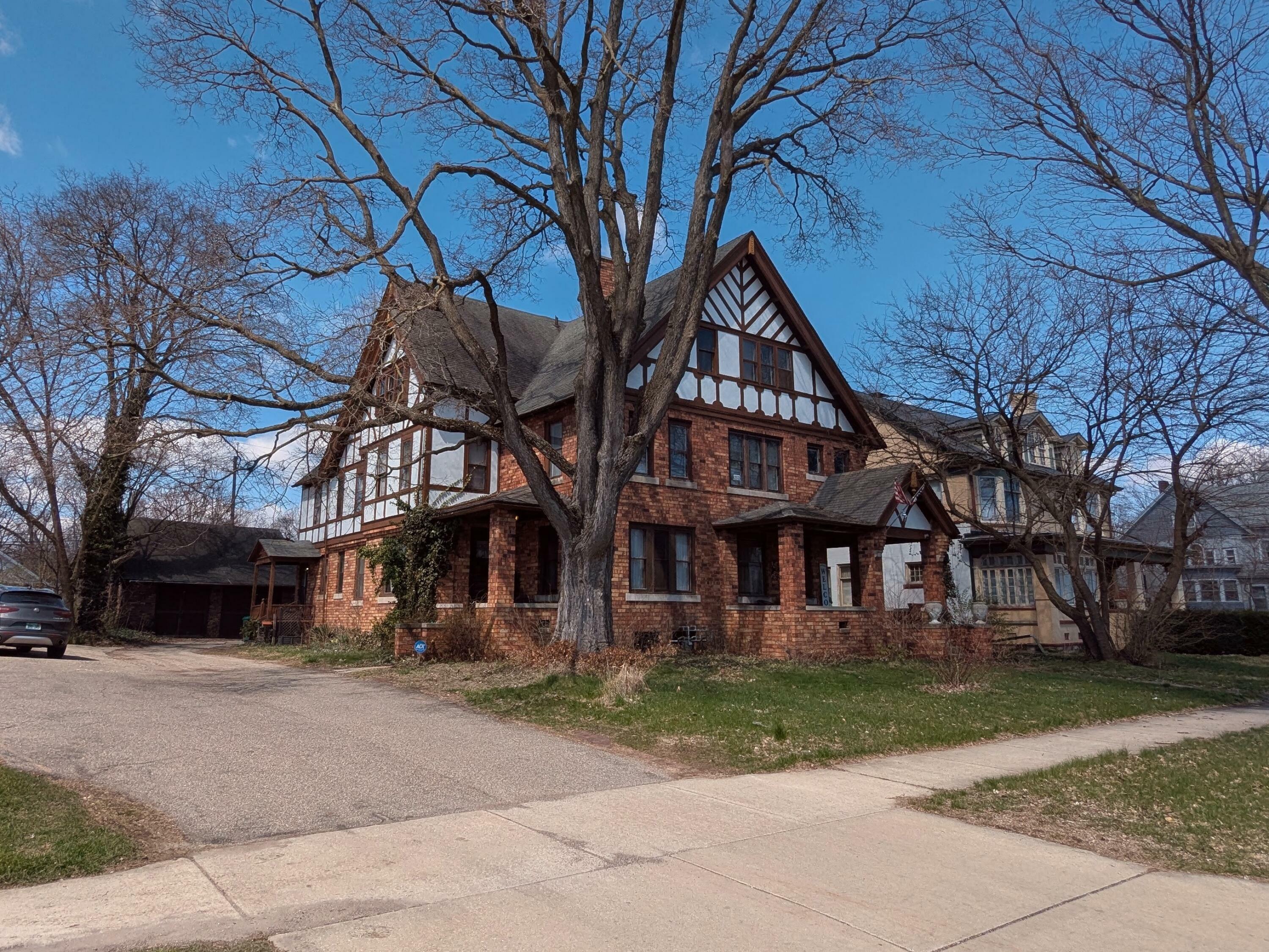 Property Photo: 25 Orchard Place MI 49017