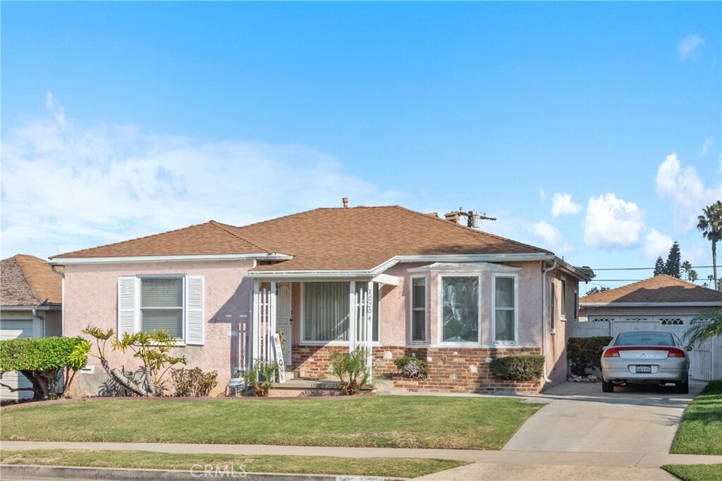 Property Photo:  10204 S 2nd Ave  CA 90303 