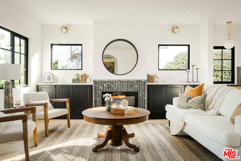 Property Photo: 1025 S Tremaine Avenue CA 90019