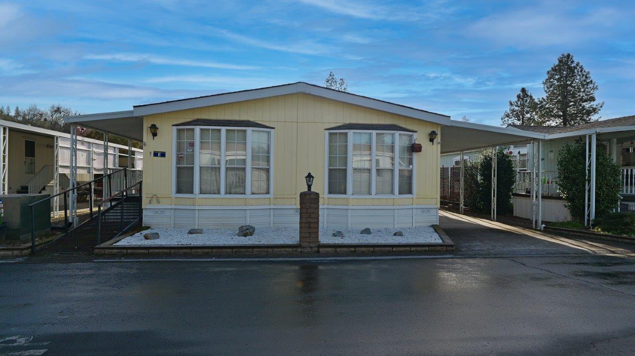 Property Photo: 20055 Highway 62 Unit 3 OR 97539