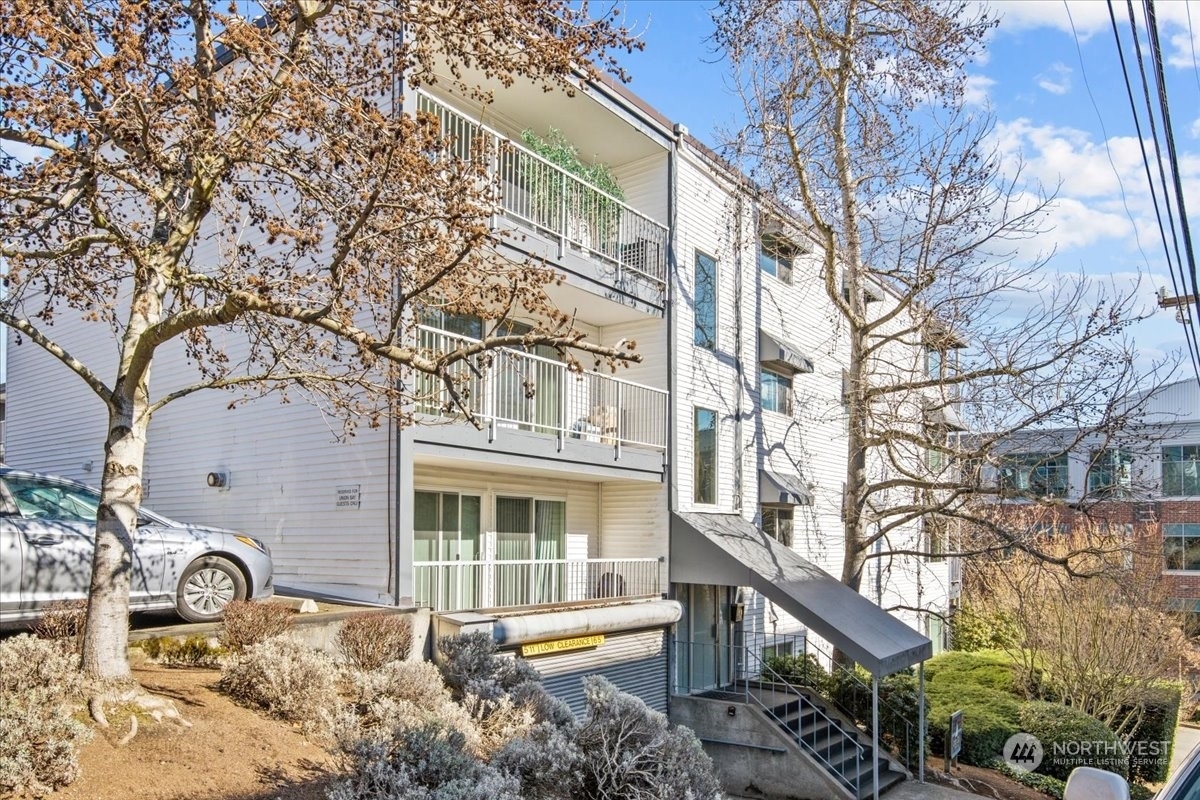 Property Photo: 762 Hayes Street 18 WA 98109