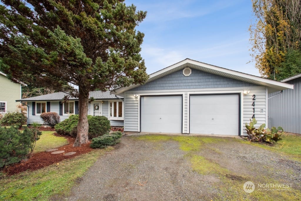 Property Photo:  2414  Jones Avenue NE  WA 98056 