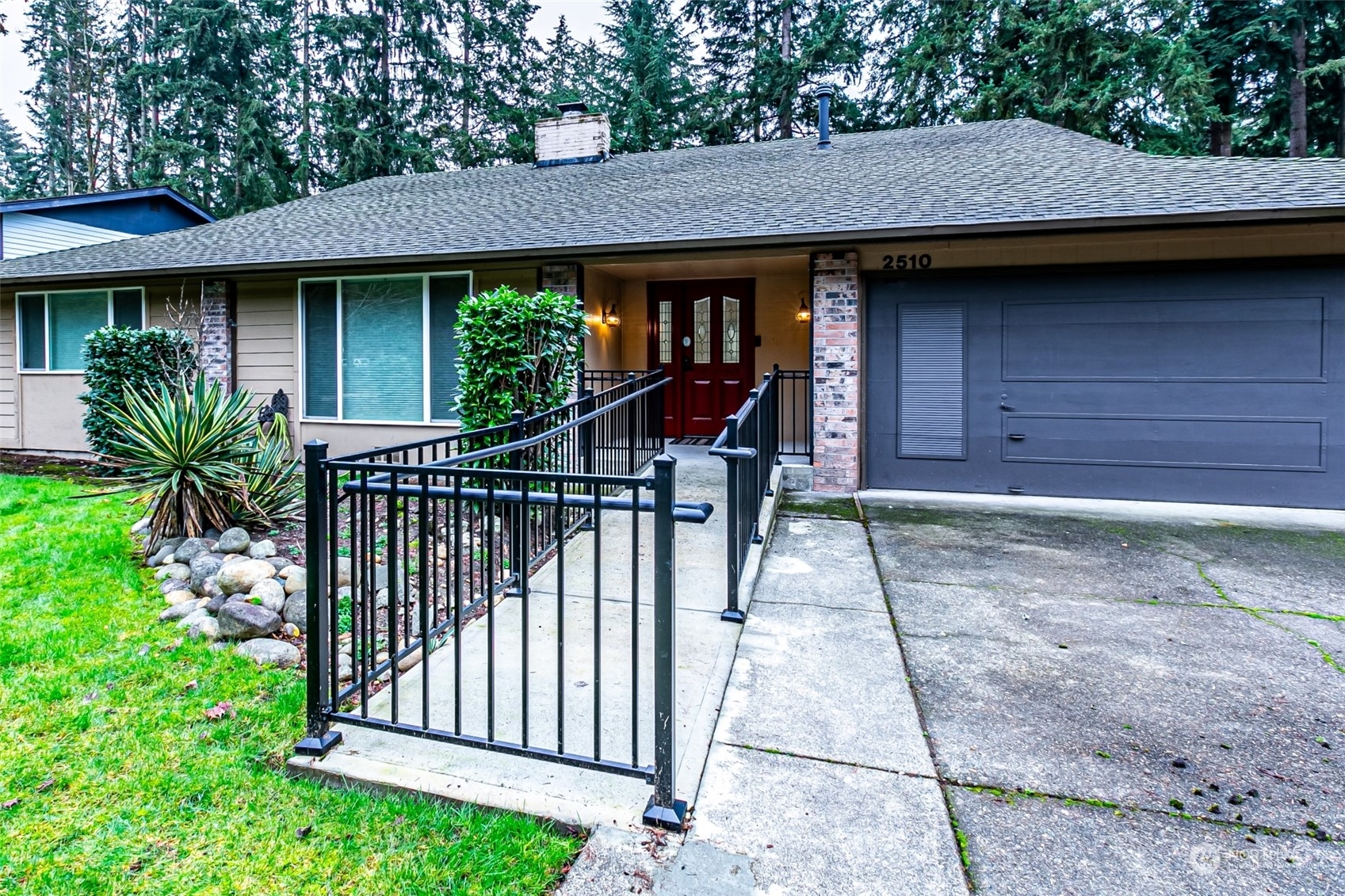 Property Photo:  2510  32nd Avenue SE  WA 98374 