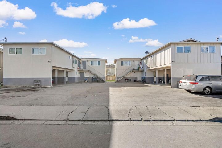 Property Photo:  466 Willow Avenue  CA 94019 