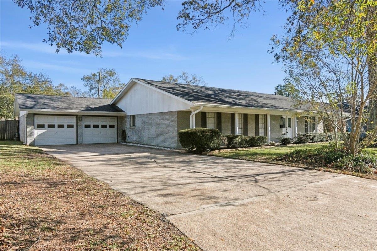 Property Photo:  2080 Chevy Chase  TX 77706 