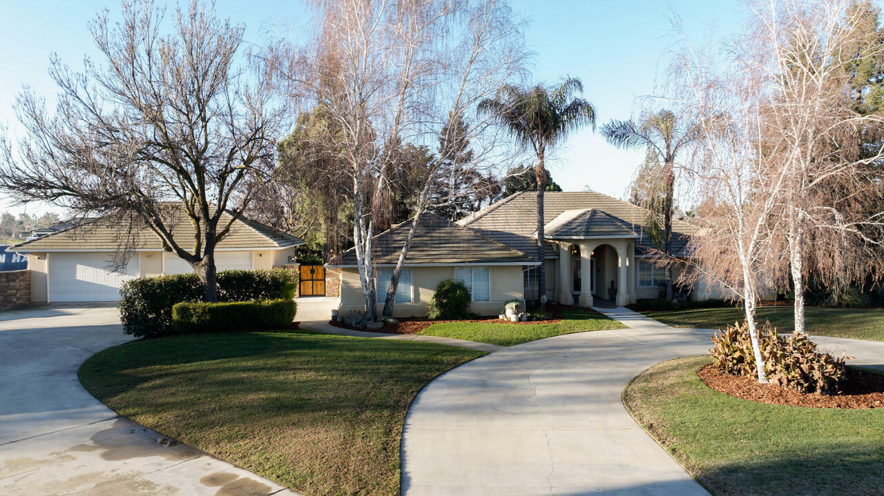 Property Photo:  1947 W Linda Vista Avenue  CA 93257 