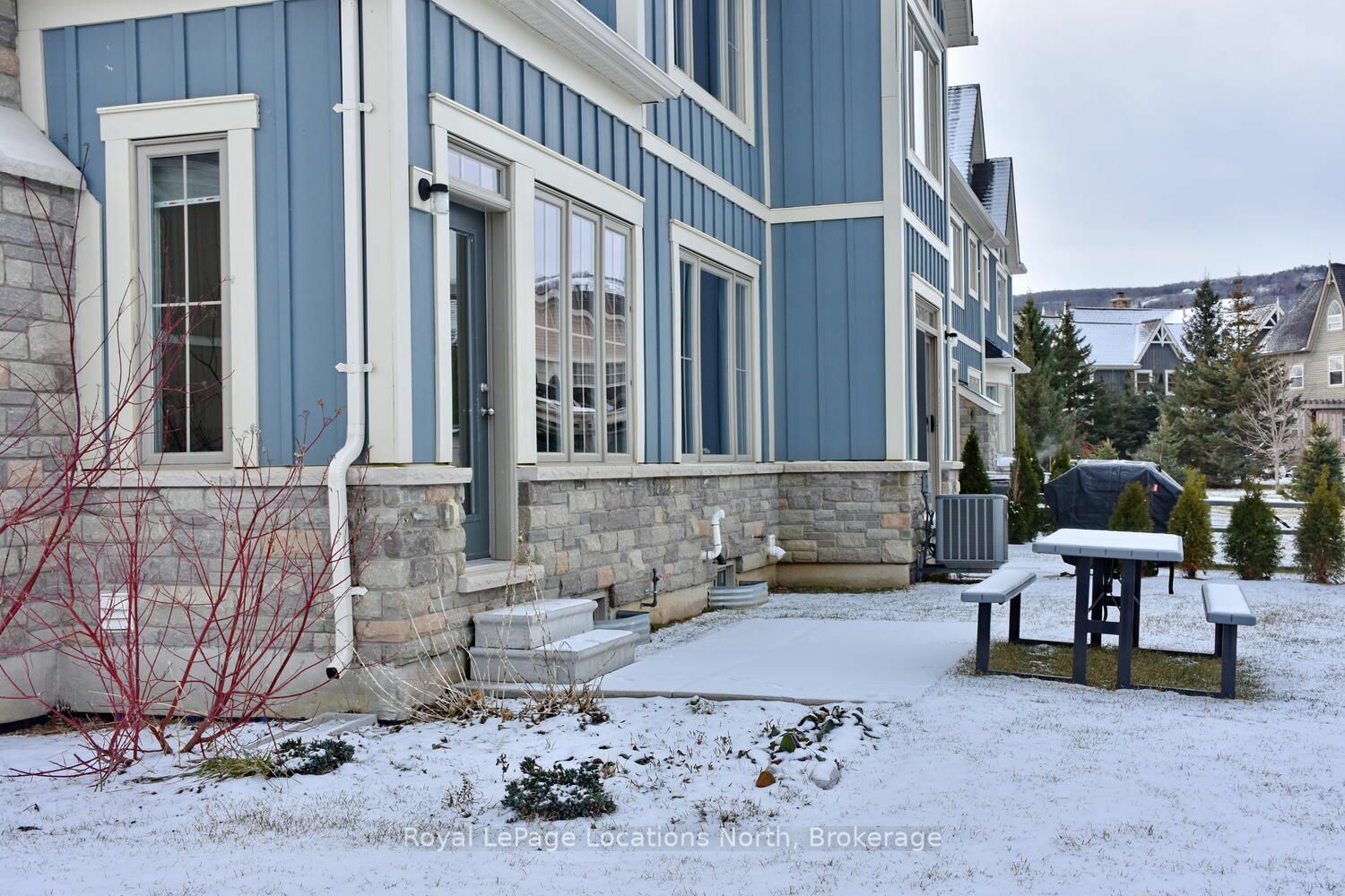 Property Photo:  171 Snowbridge Way 28  ON L9Y 0V1 