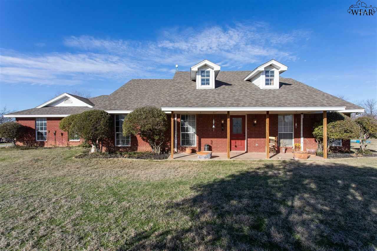 Property Photo:  825 Mohawk Trail  TX 76310 