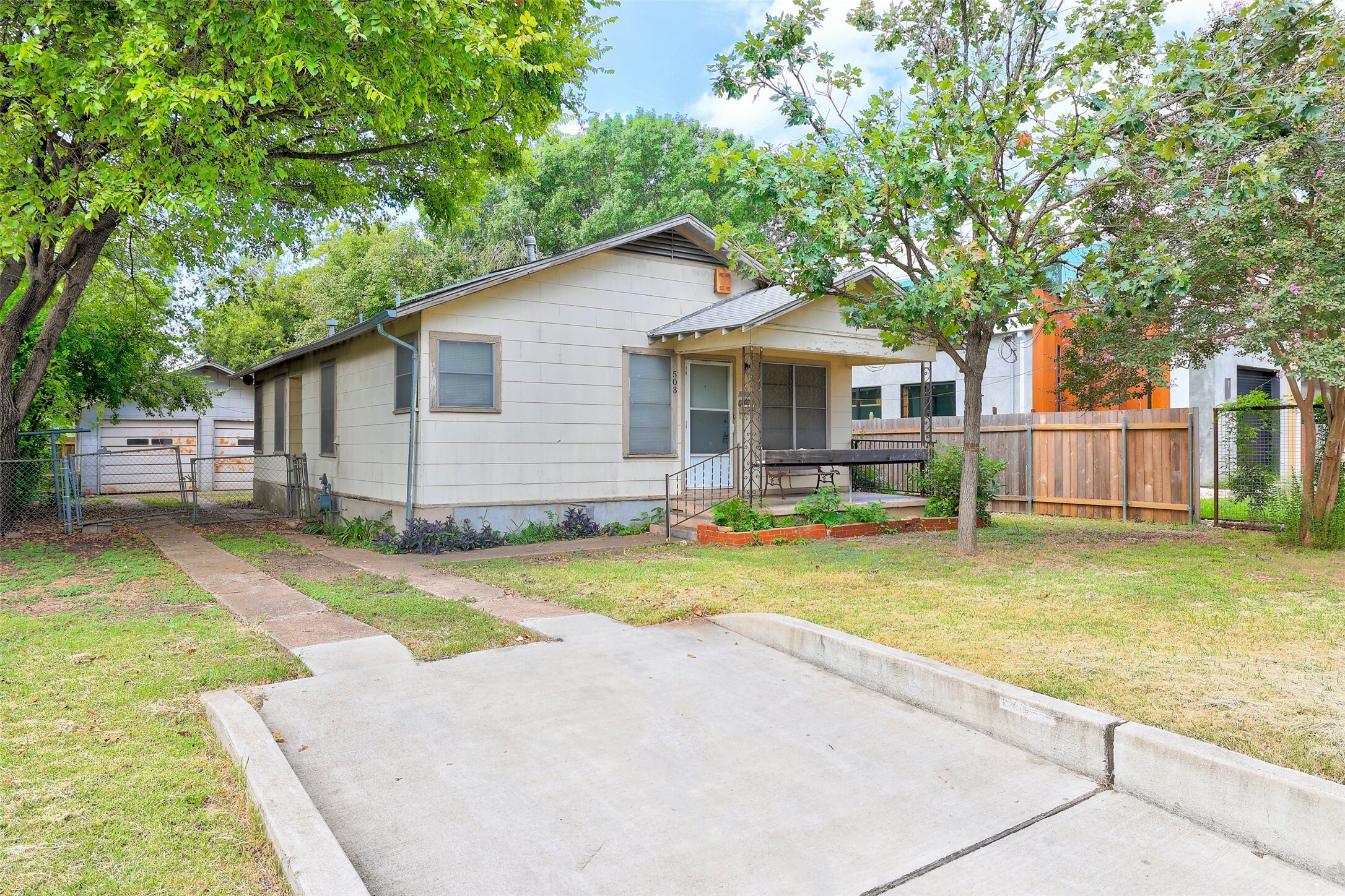 Property Photo:  503 Normandy Street  TX 78745 