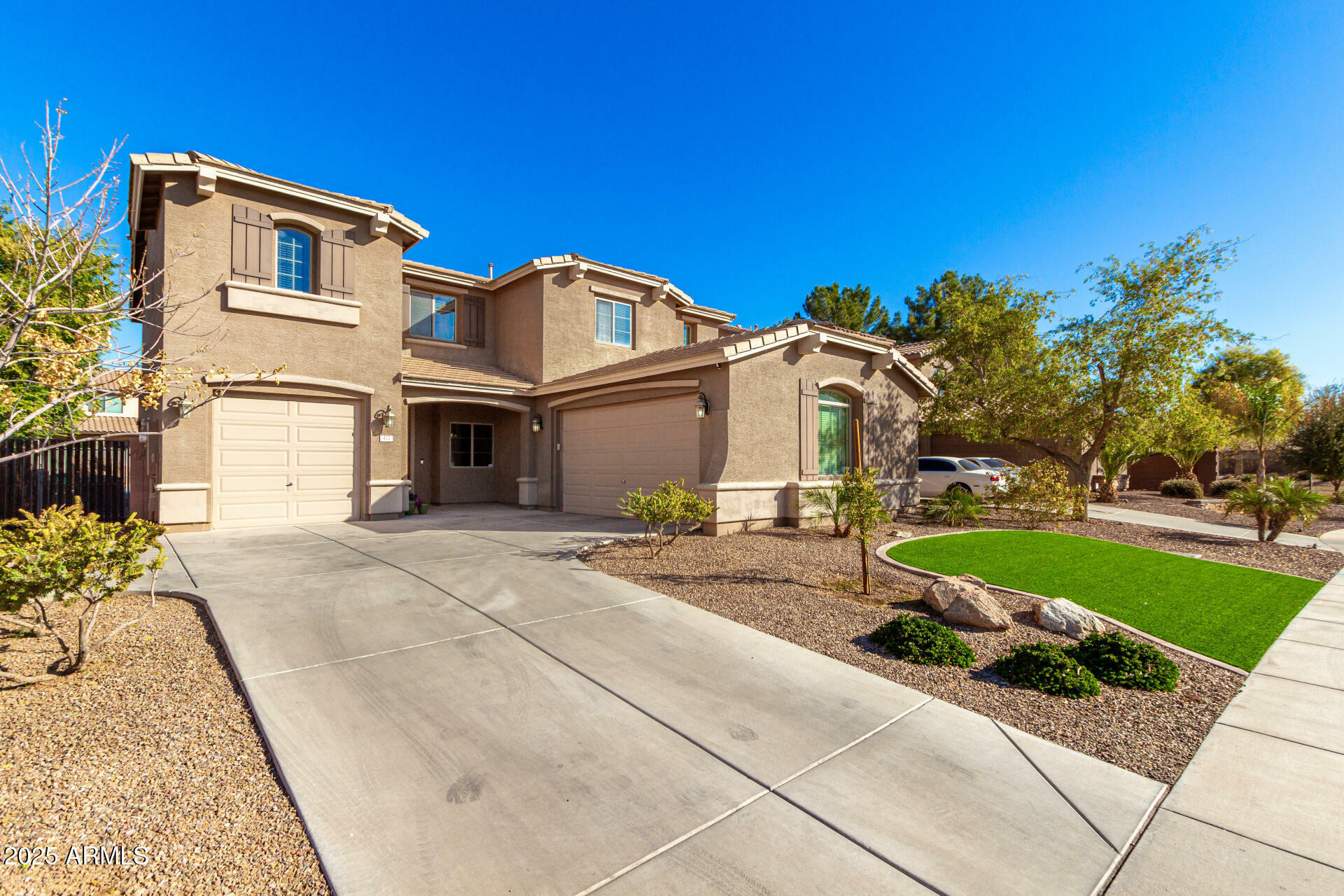 Property Photo:  472 W Dragon Tree Avenue  AZ 85140 