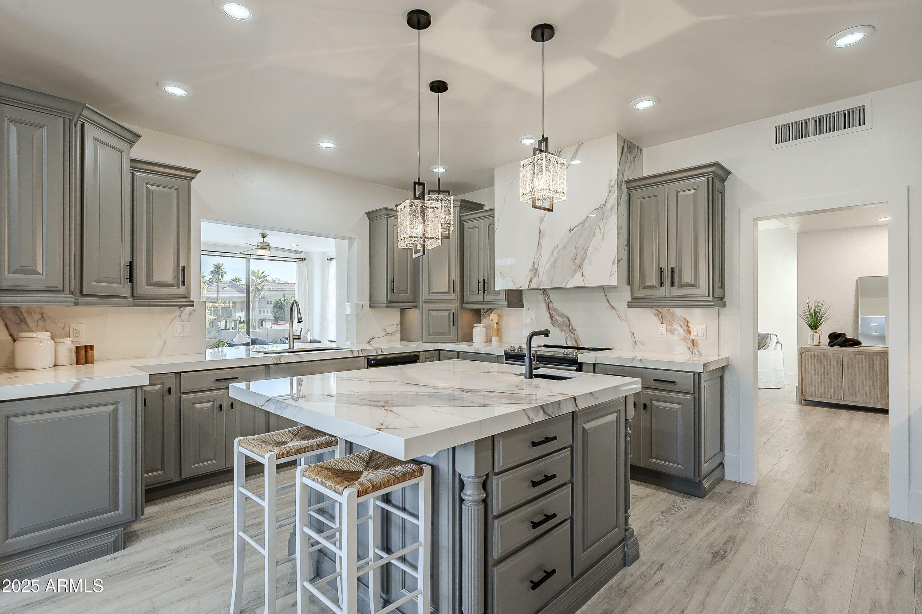 Property Photo: 12015 S Tuzigoot Drive AZ 85044