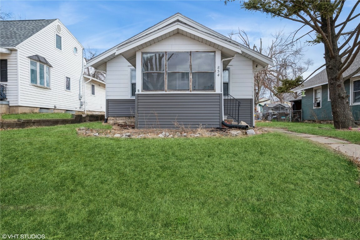 Property Photo:  854 12th Street NE  IA 52402 