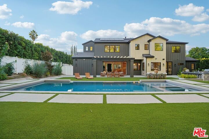 Property Photo: 5124 Calvin Ave CA 91356