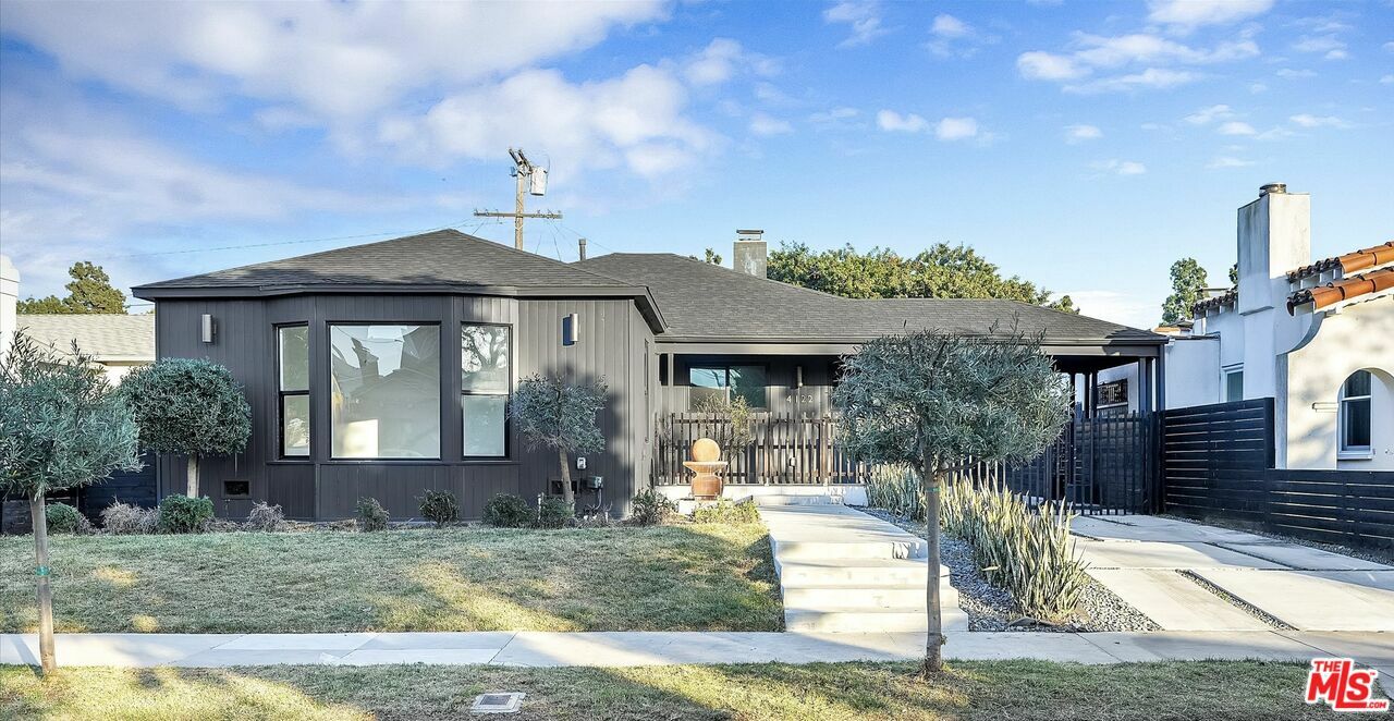 Property Photo:  4122  S Bronson Ave  CA 90008 