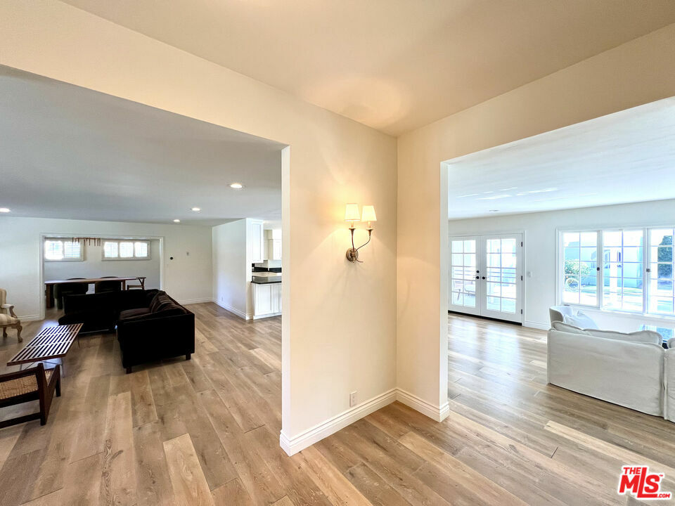 Property Photo:  112   Fremont Pl  CA 90005 