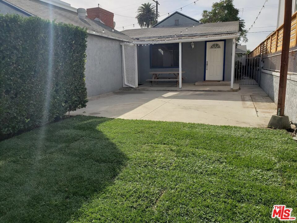 Property Photo:  2439 Louella Ave  CA 90291 