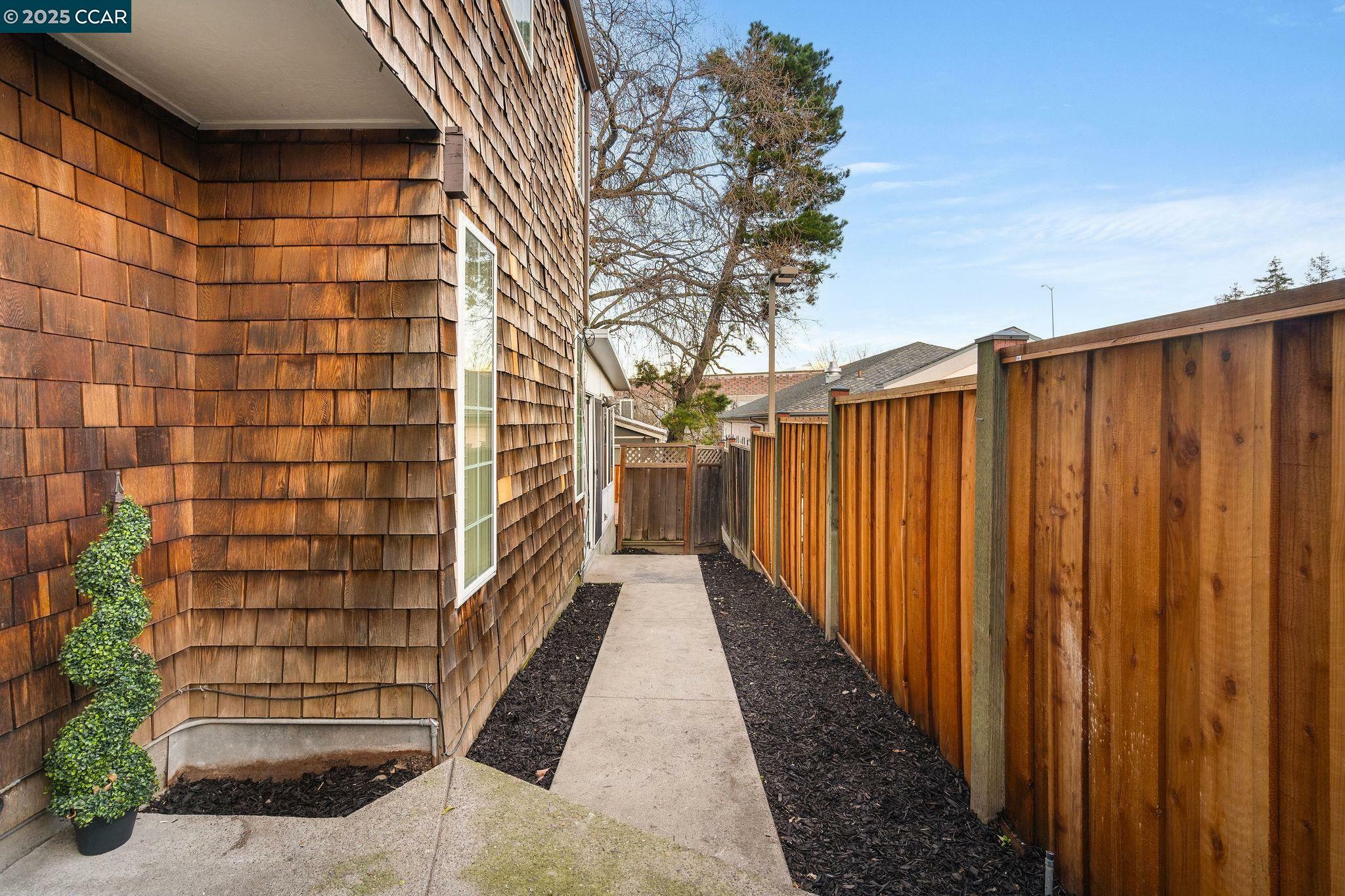 Property Photo:  2156 Hillside Ave  CA 94597 