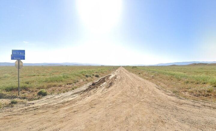 Property Photo:  Vic Ave C4 And 95th St W  CA 93536 