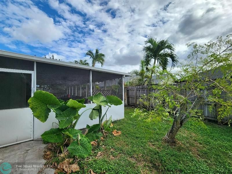 Property Photo:  721 SW 96th Ave  FL 33025 