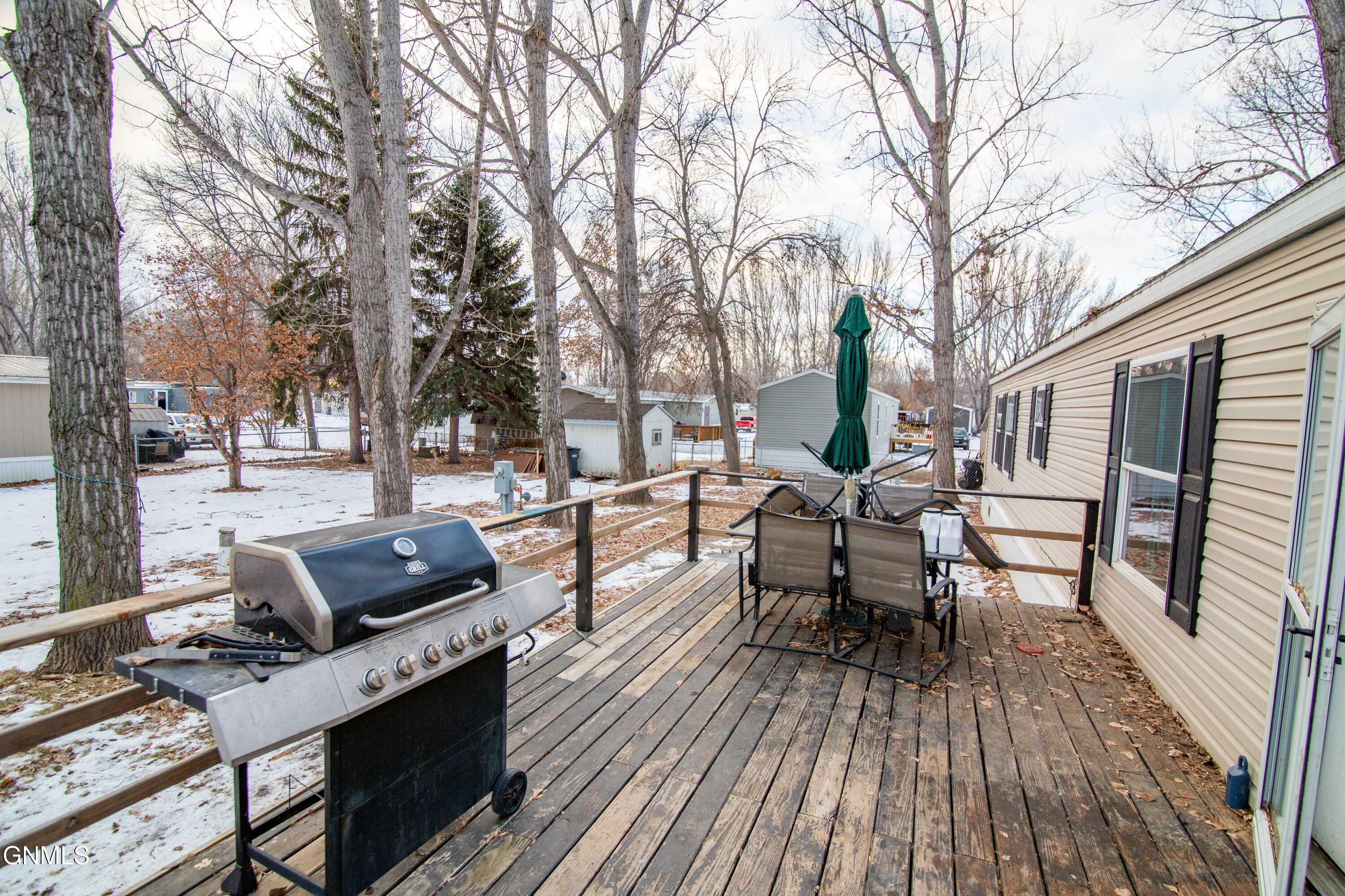 Property Photo:  505 Yorkshire Lane  ND 58504 