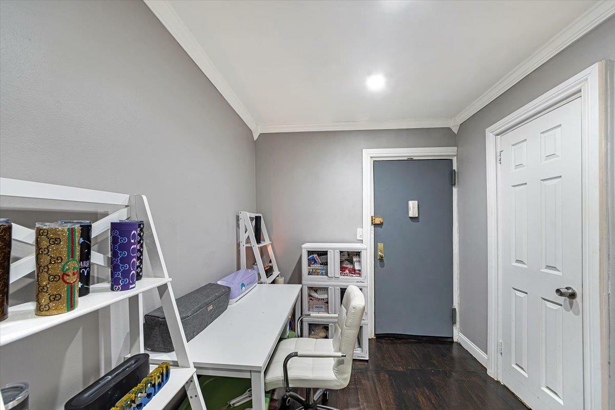 Property Photo:  650 Warburton Avenue 7D  NY 10701 