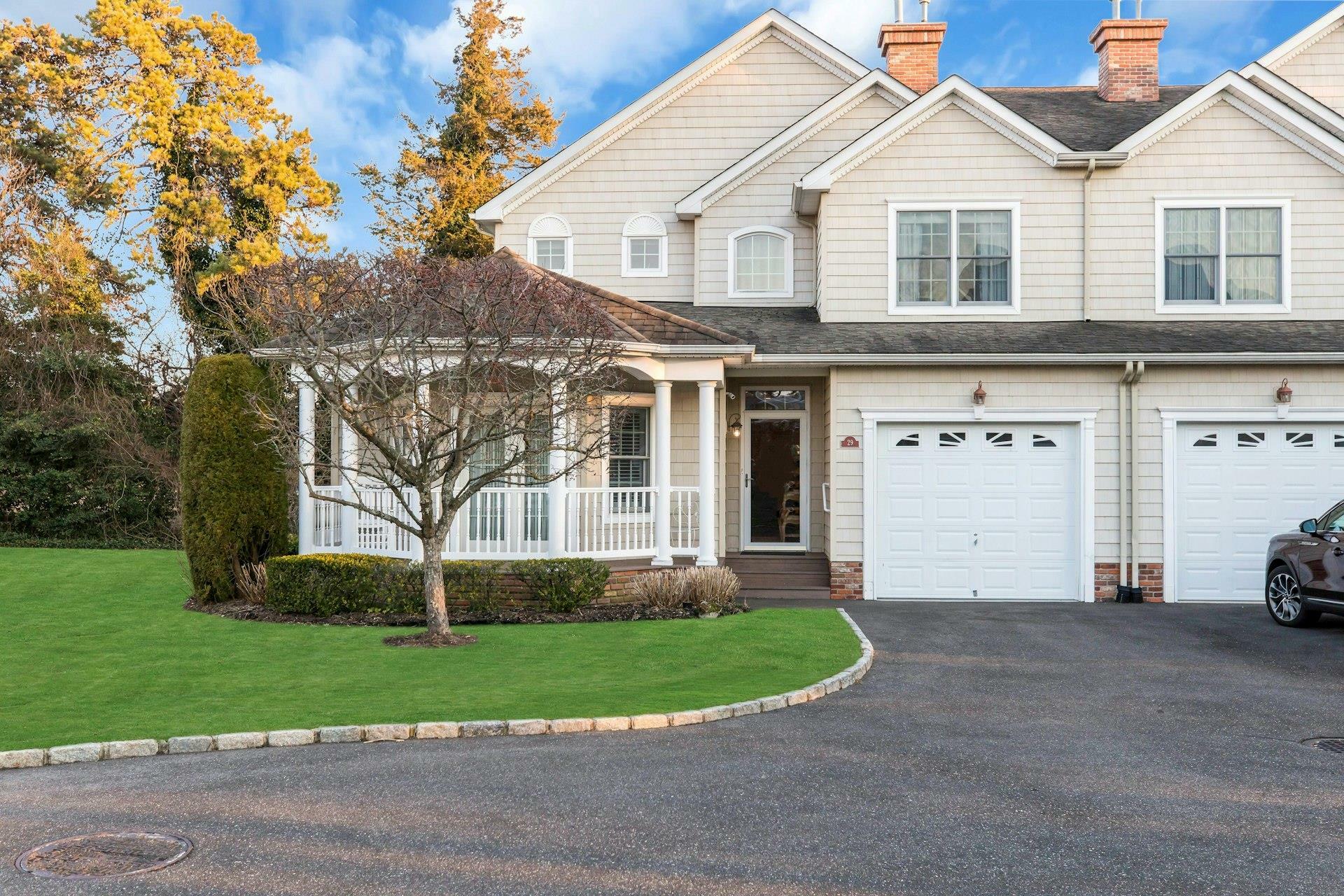 29 Daniels Way  Bay Shore NY 11706 photo