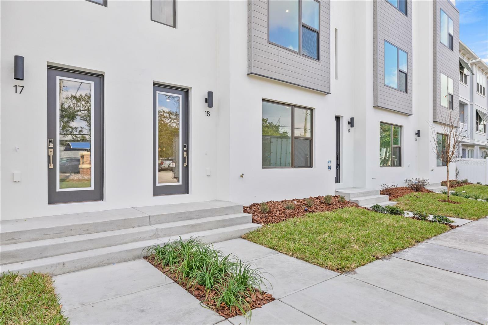 Property Photo: 2506 W Cleveland Street 18 FL 33609