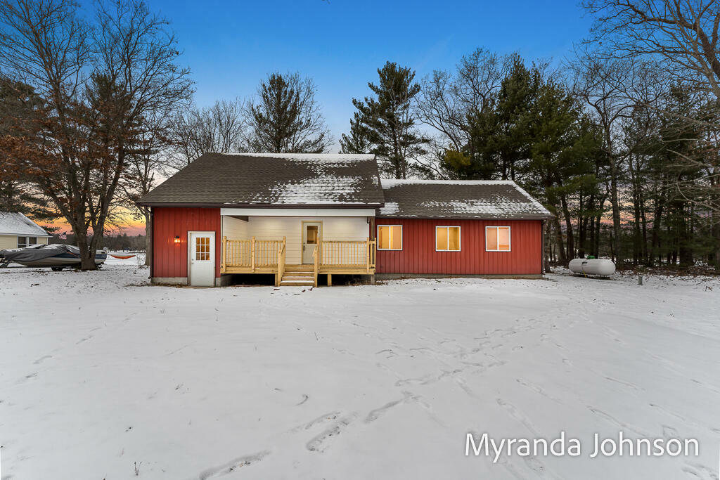 Property Photo:  1106 Park Road  MI 49457 