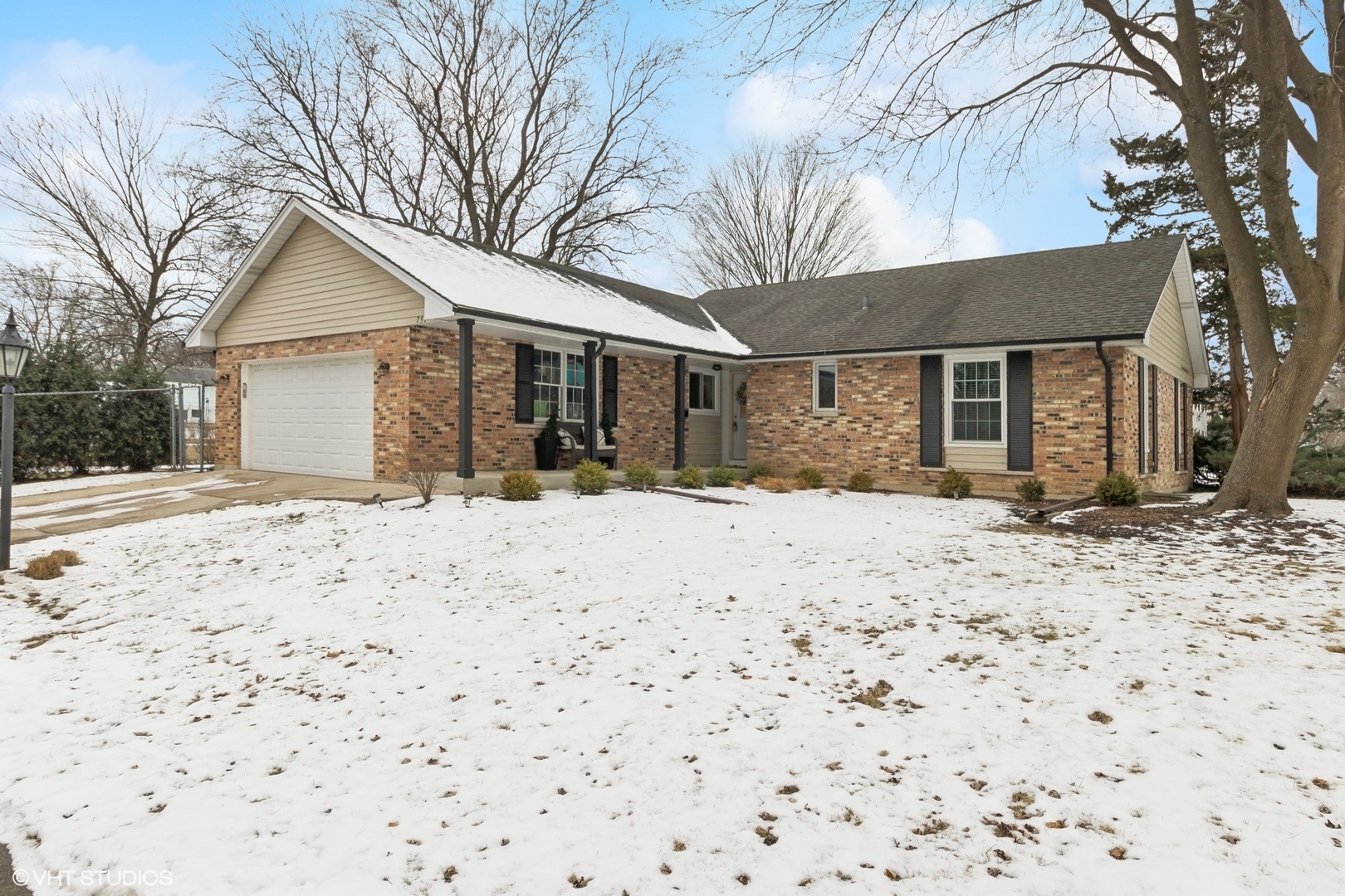 Property Photo:  757 E Carpenter Drive  IL 60074 