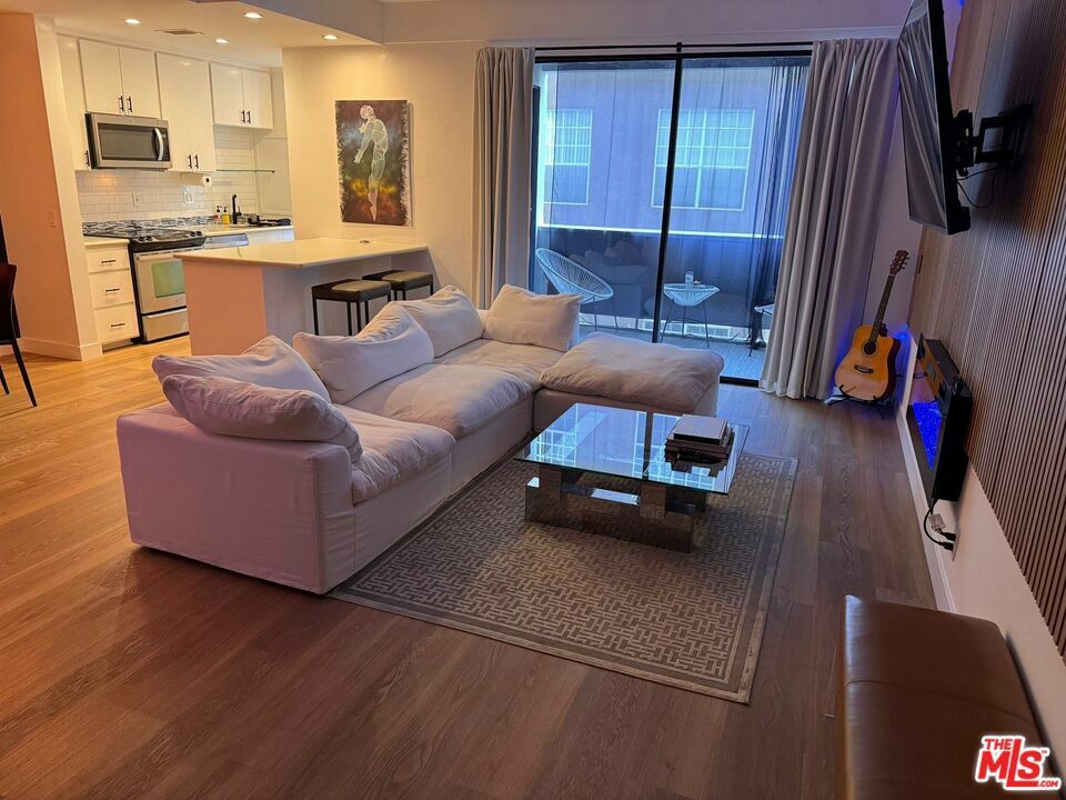 Property Photo: 7250 Franklin Avenue 512 CA 90046