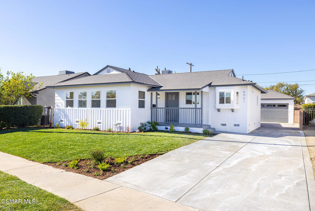 Property Photo:  6921 Bluebell Avenue  CA 91605 