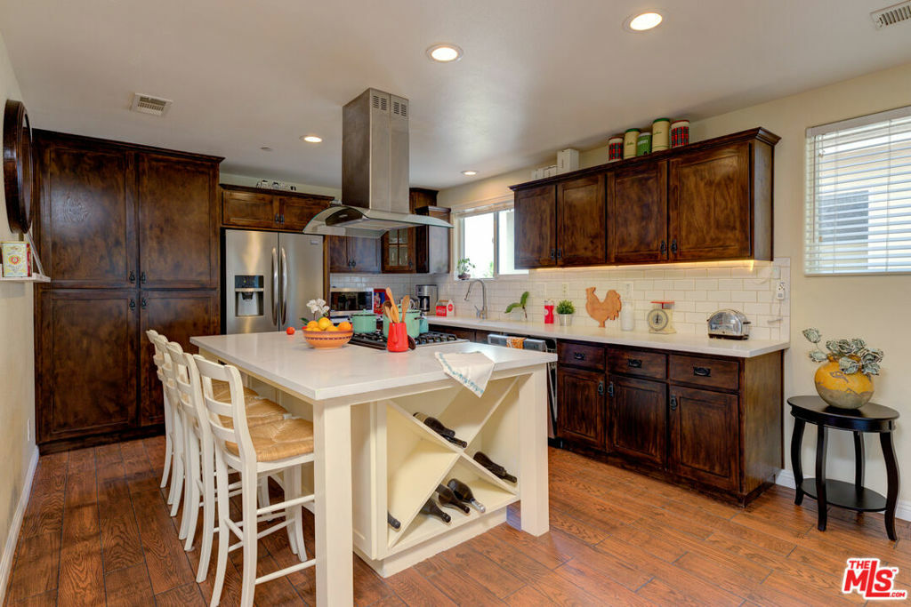 Property Photo:  1152 W 55th Street  CA 90037 