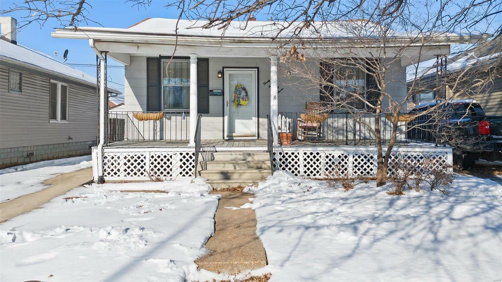 Property Photo:  2827 Washington Avenue  IL 62040 