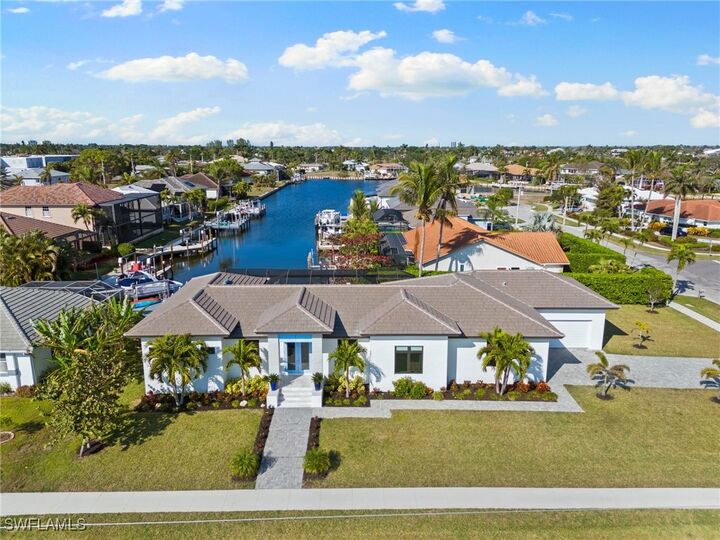 Property Photo:  100 Templewood Court  FL 34145 