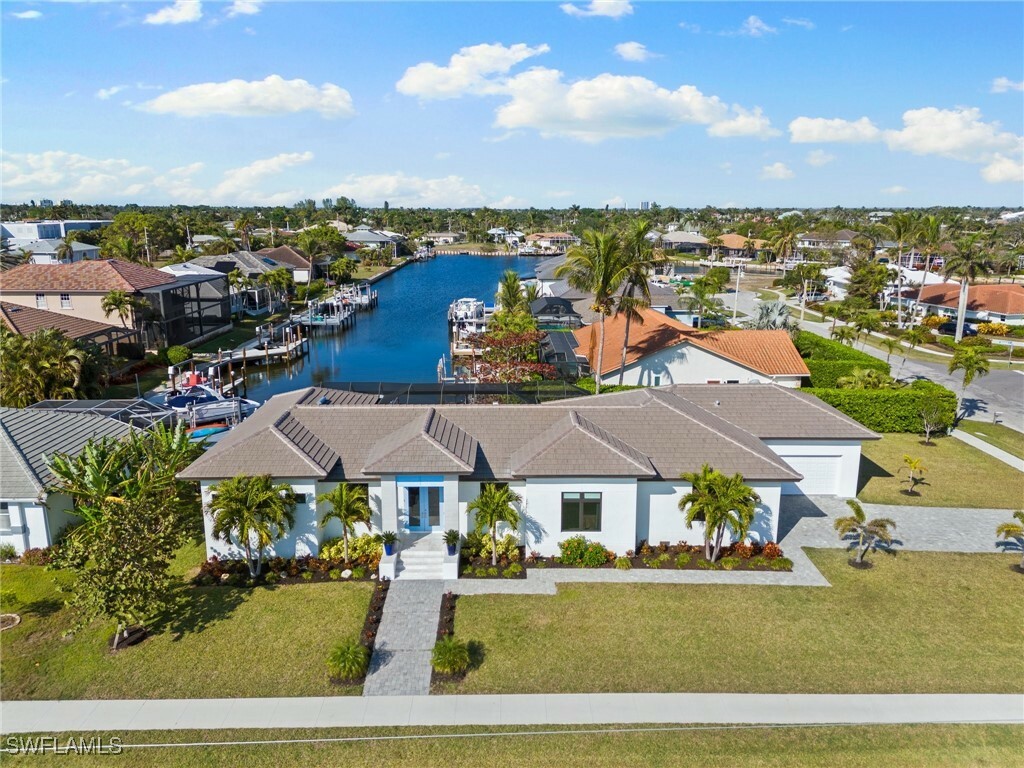 Property Photo: 100 Templewood Court FL 34145