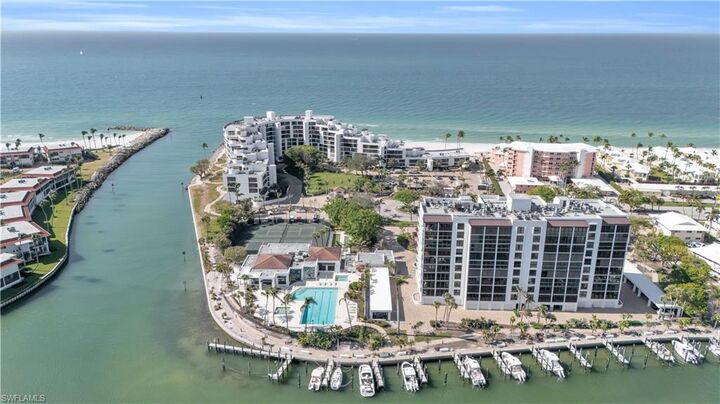 Property Photo: 2400 Gulf Shore Blvd N Ph-3 FL 34103