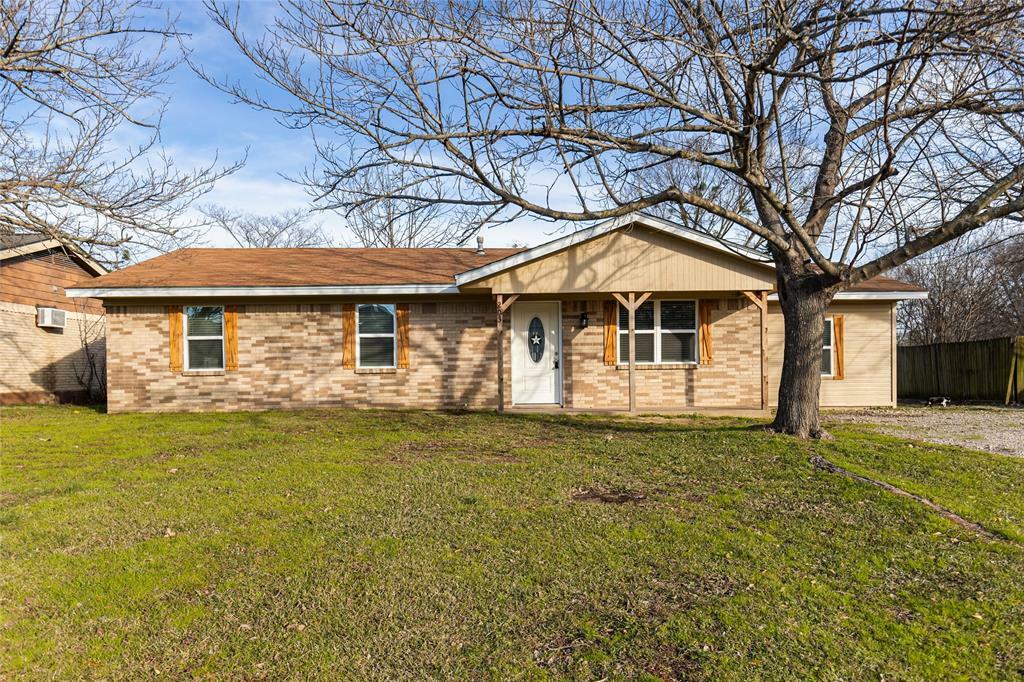 Property Photo:  203 Donelton Street  TX 75433 