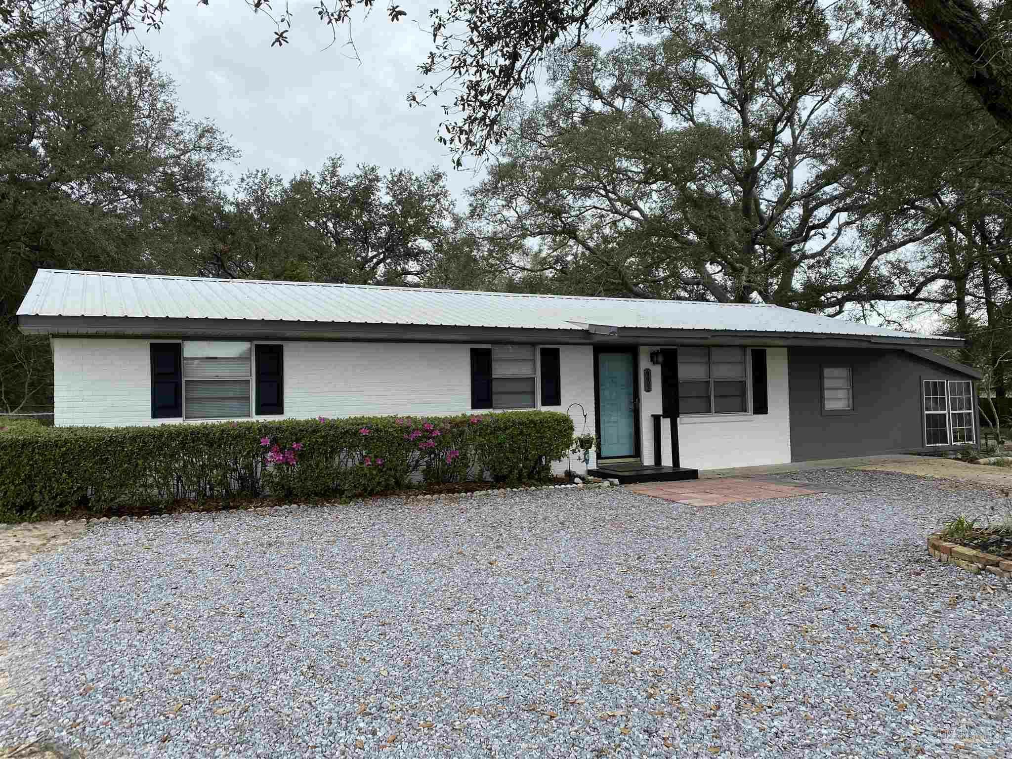 Property Photo:  6692 E Magnolia St  FL 32570 