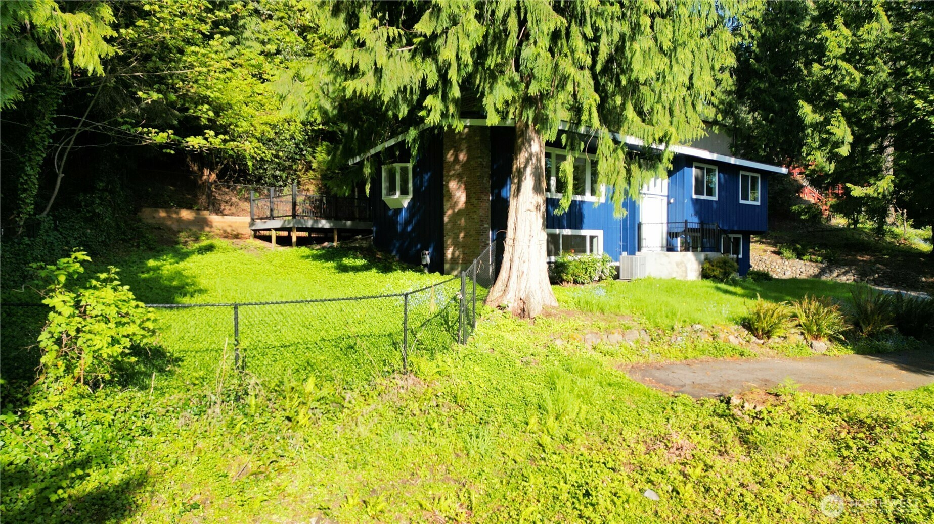 Property Photo:  895  Wildwood Boulevard SW  WA 98027 